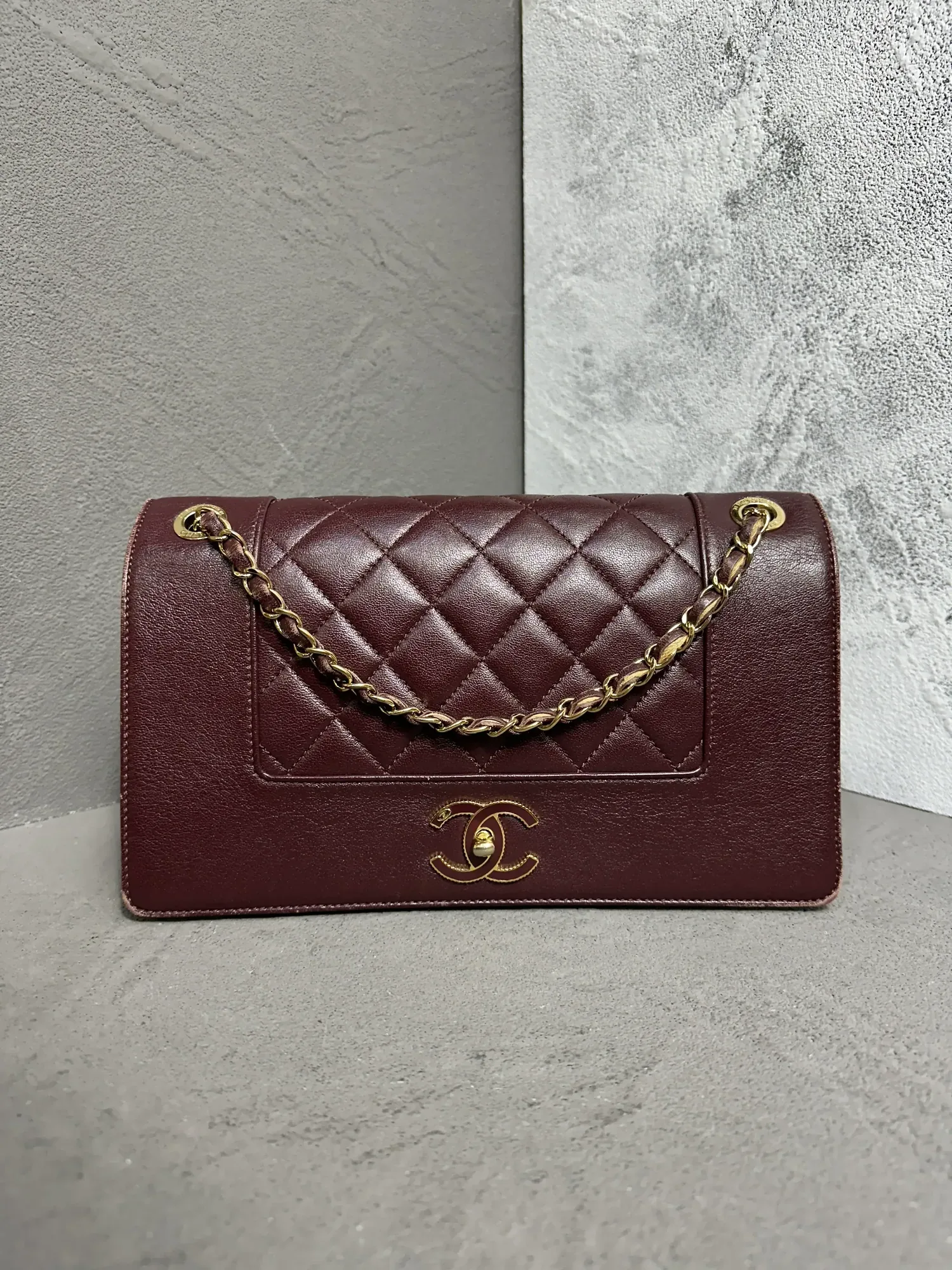 가방-샤넬-염색 - 마드모아젤 플랩백 수선 후